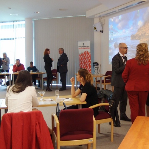 esk marketingov spolenost - Klub uitel marketingu