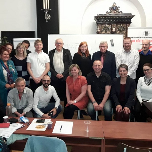 esk marketingov spolenost - Klub uitel marketingu